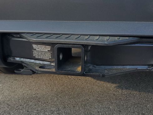 Used 2024 Toyota Highlander XLE image 9