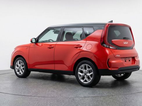 Used 2025 Kia Soul LX w/ LX Technology Package FWD image 6