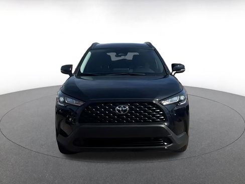 Used 2025 Toyota Corolla Cross LE image 4