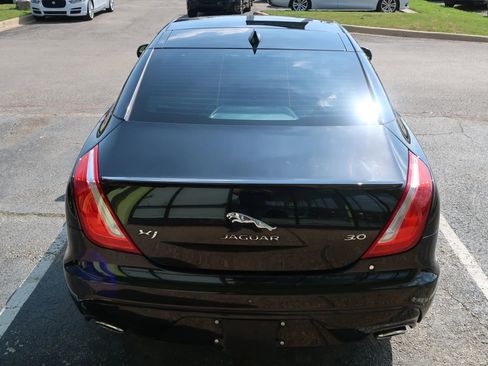 Used 2016 Jaguar XJ R-Sport image 11