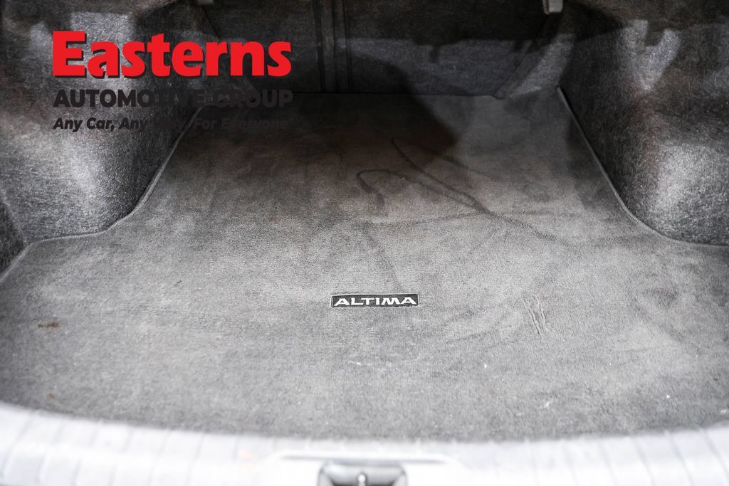 Used 2025 Nissan Altima 2.5 SV FWD image 11