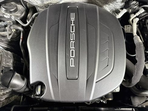 Used 2020 Porsche Macan AWD/4WD image 26
