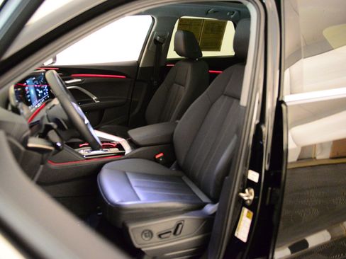 Certified 2025 Audi Q5 Premium Plus image 4