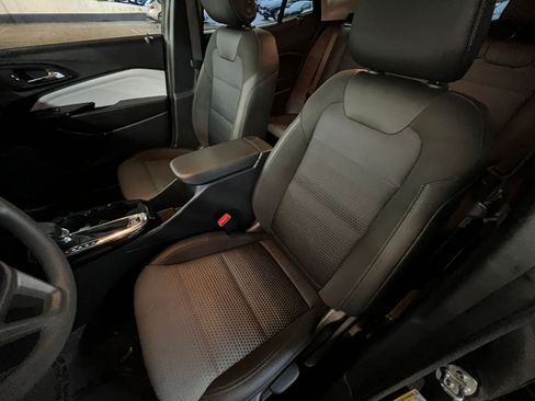 Used 2025 Chevrolet Trax LT image 36