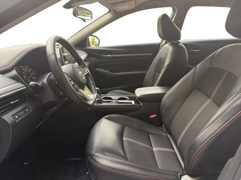Used 2024 Nissan Altima 2.5 SR FWD image 9