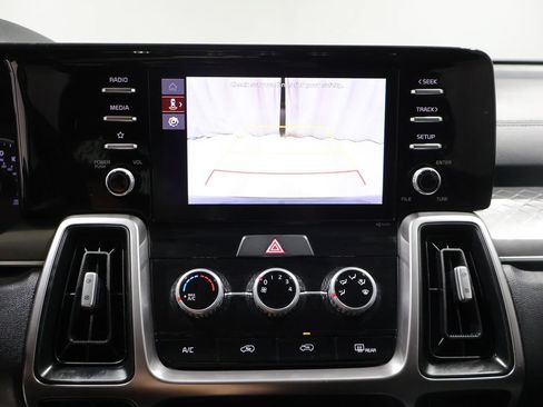 Used 2023 Kia Sorento LX FWD image 25