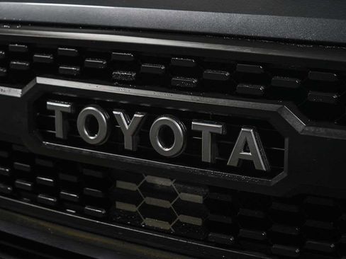 Used 2021 Toyota Tacoma TRD Off-Road image 9