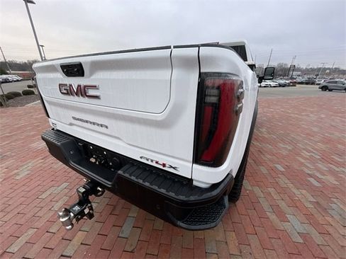 Used 2024 GMC Sierra 2500 AT4X image 19