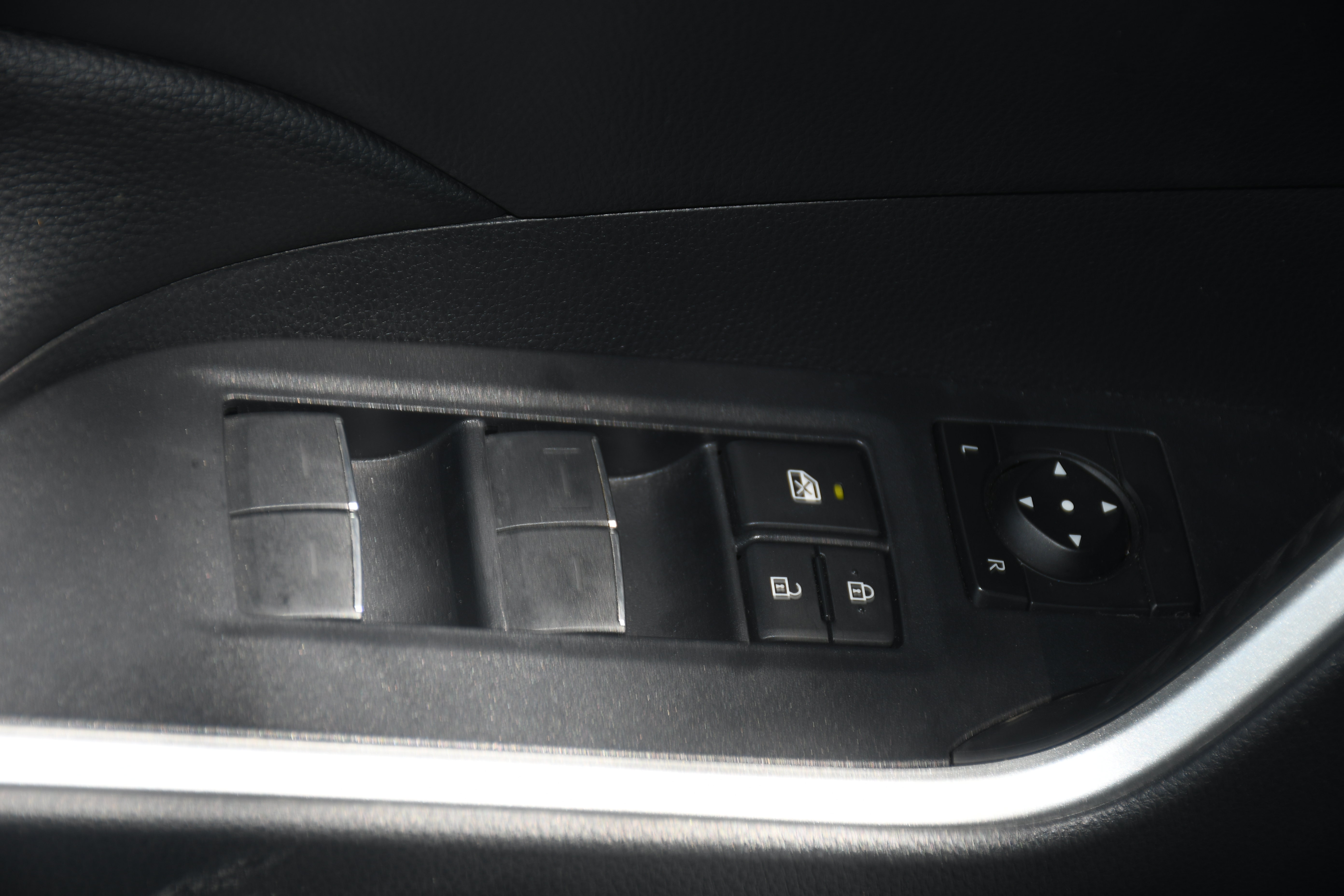 Used 2022 Toyota RAV4 XLE Premium FWD image 12