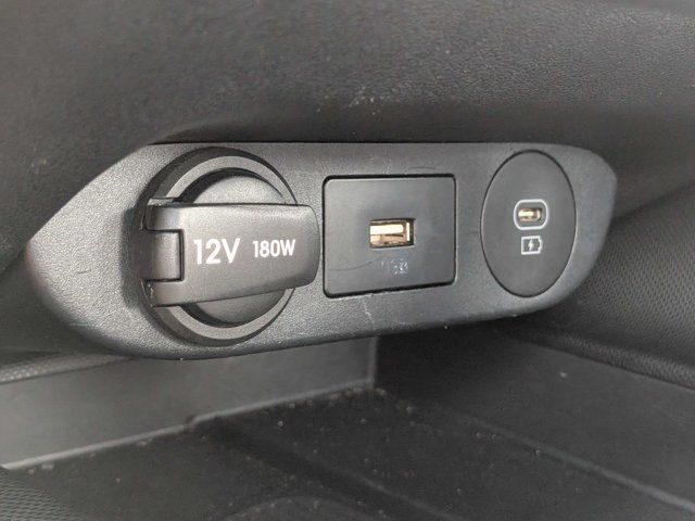 Used 2025 Hyundai Elantra Limited FWD image 22