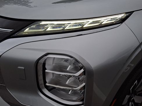 Used 2025 Mitsubishi Outlander SEL AWD/4WD image 9