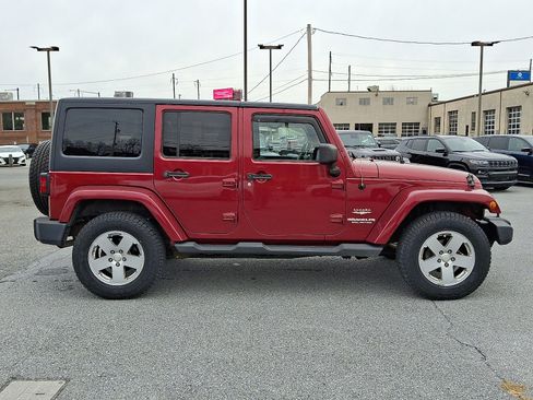 Used 2012 Jeep Wrangler Unlimited Sahara w/ Dual Top Group image 8