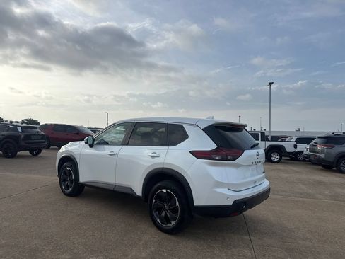 Used 2024 Nissan Rogue SV AWD/4WD image 13