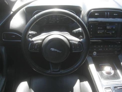 Used 2018 Jaguar F-PACE Premium AWD/4WD image 18