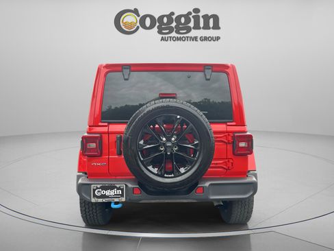 Used 2024 Jeep Wrangler Sahara image 6