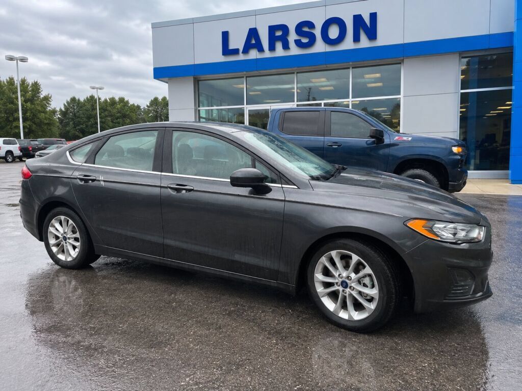 Used 2019 Ford Fusion SE FWD image 1