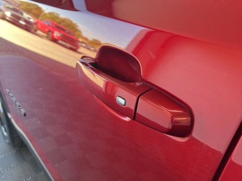 Used 2023 GMC Acadia SLT w/ Elevation Edition image 2