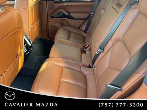 Used 2018 Porsche Cayenne Turbo AWD/4WD image 36