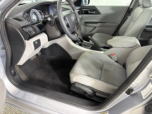 Used 2017 Honda Accord LX image 9