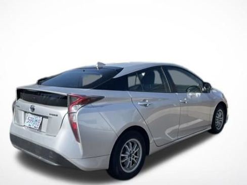 Used 2016 Toyota Prius Two FWD image 2