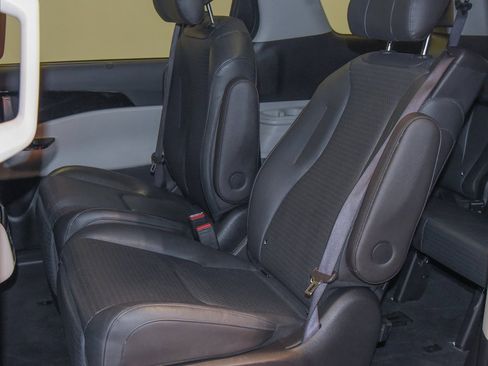 Used 2024 Kia Carnival SX Prestige image 8