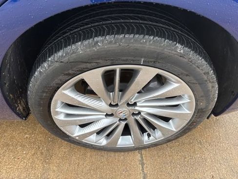 Used 2024 Buick Envision Avenir image 25