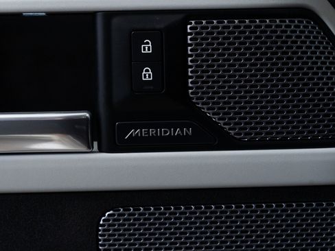 Used 2022 Land Rover Defender 90 image 12