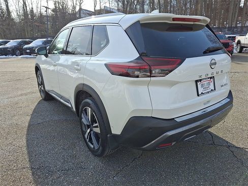 Certified 2023 Nissan Rogue SL w/ SL Premium Package image 5