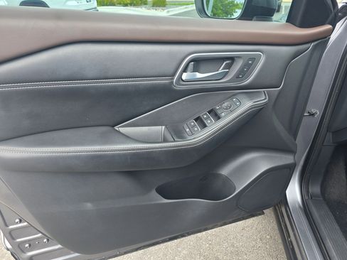 Used 2021 Nissan Rogue SL image 14