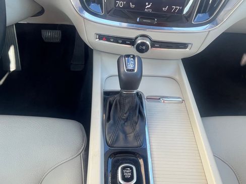 Used 2020 Volvo S60 T6 Momentum image 17