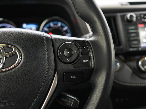Used 2018 Toyota RAV4 XLE AWD/4WD image 25