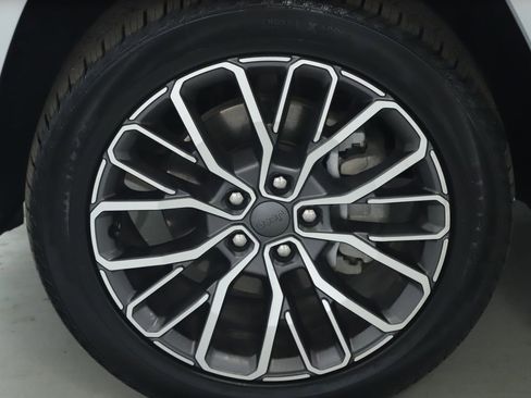 Used 2024 Jeep Grand Cherokee L Summit image 40