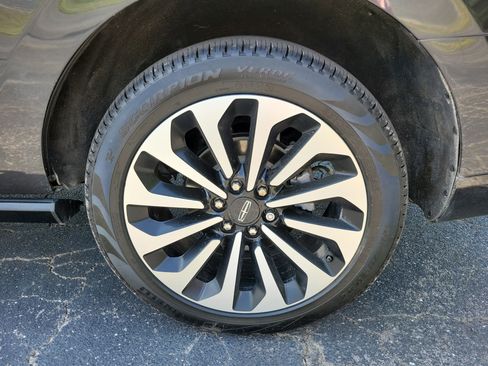 Used 2023 Lincoln Navigator Reserve image 34