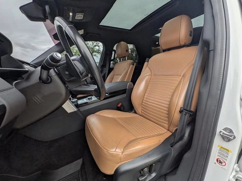 Used 2018 Land Rover Discovery HSE AWD/4WD image 14