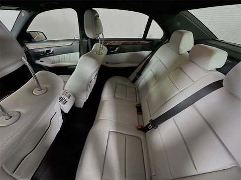 Used 2013 Mercedes-Benz E 350 Sedan image 23