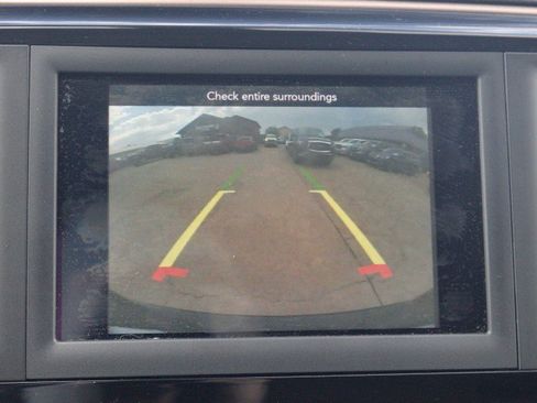 Used 2019 Chrysler Pacifica Touring-L FWD image 21