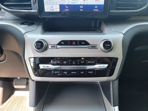 Used 2023 Ford Explorer XLT w/ Equipment Group 202A AWD/4WD image 21