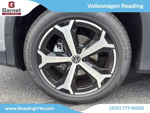 New 2025 Volkswagen Tiguan SE image 9
