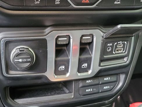 Used 2022 Jeep Wrangler Sport AWD/4WD image 27