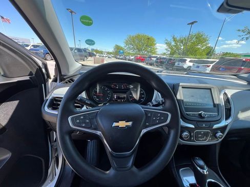 Used 2018 Chevrolet Equinox LS FWD image 35