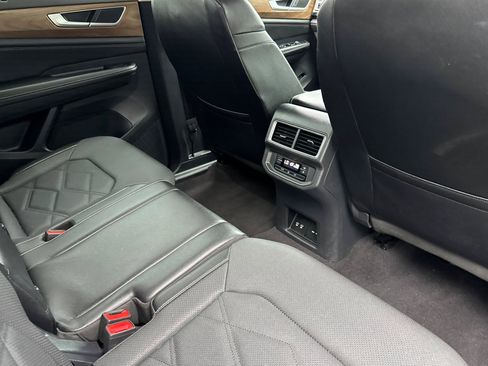 Used 2024 Volkswagen Atlas SE image 29