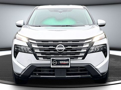 Used 2025 Nissan Rogue SV AWD/4WD image 3