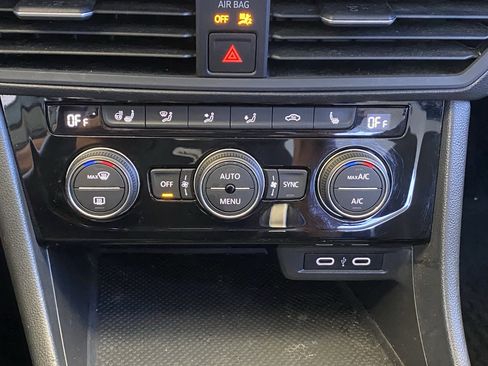 Used 2021 Volkswagen Jetta SE FWD image 23