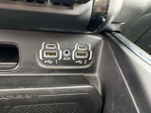 Used 2023 RAM 1500 Laramie AWD/4WD image 13