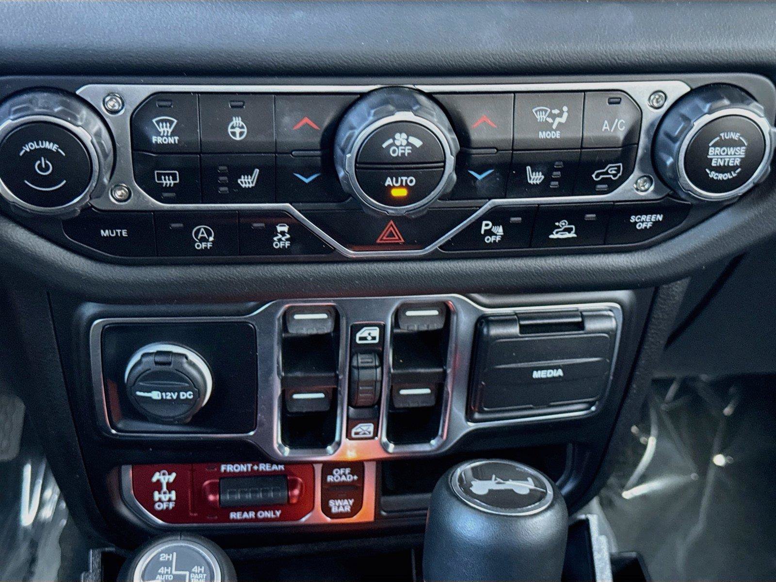 Used 2024 Jeep Wrangler Unlimited Rubicon AWD/4WD image 16