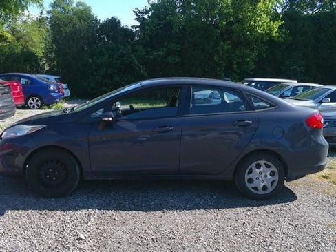 Used 2013 Ford Fiesta SE FWD image 9