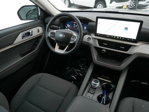 Used 2025 Ford Explorer Active image 9