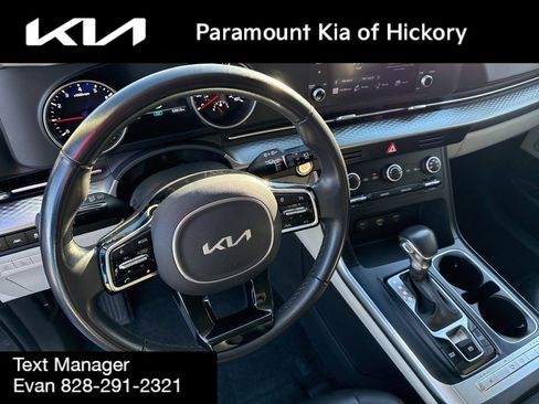 Used 2023 Kia Carnival LX image 25