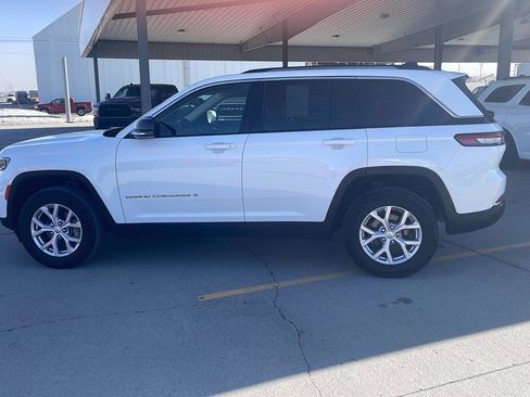 Used 2022 Jeep Grand Cherokee Limited image 8