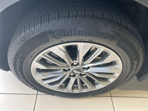 Used 2025 Cadillac XT4 Premium Luxury image 18